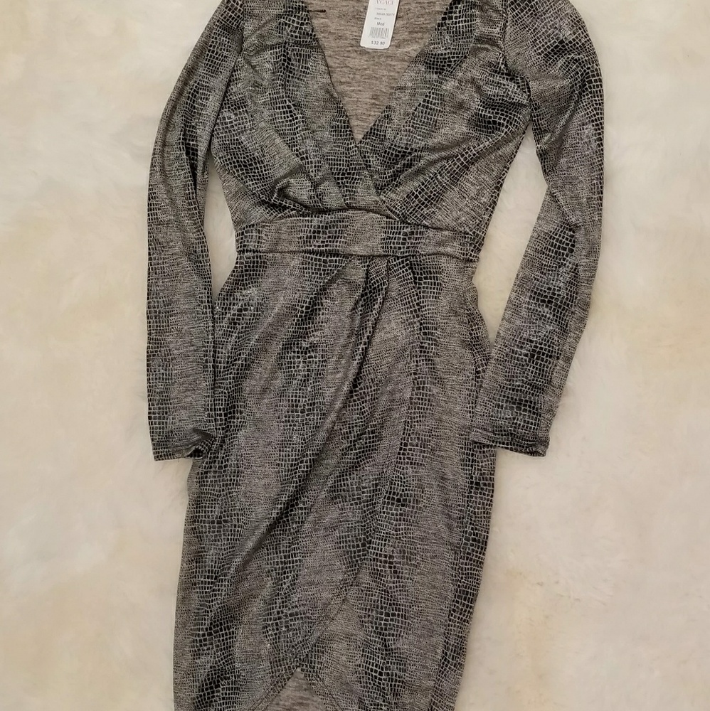 Python print long sleeve dress